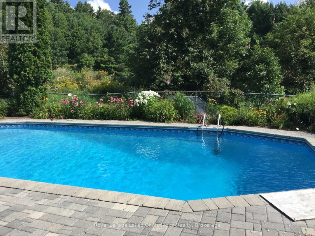 183 SANTAS VILLAGE ROAD, Muskoka River