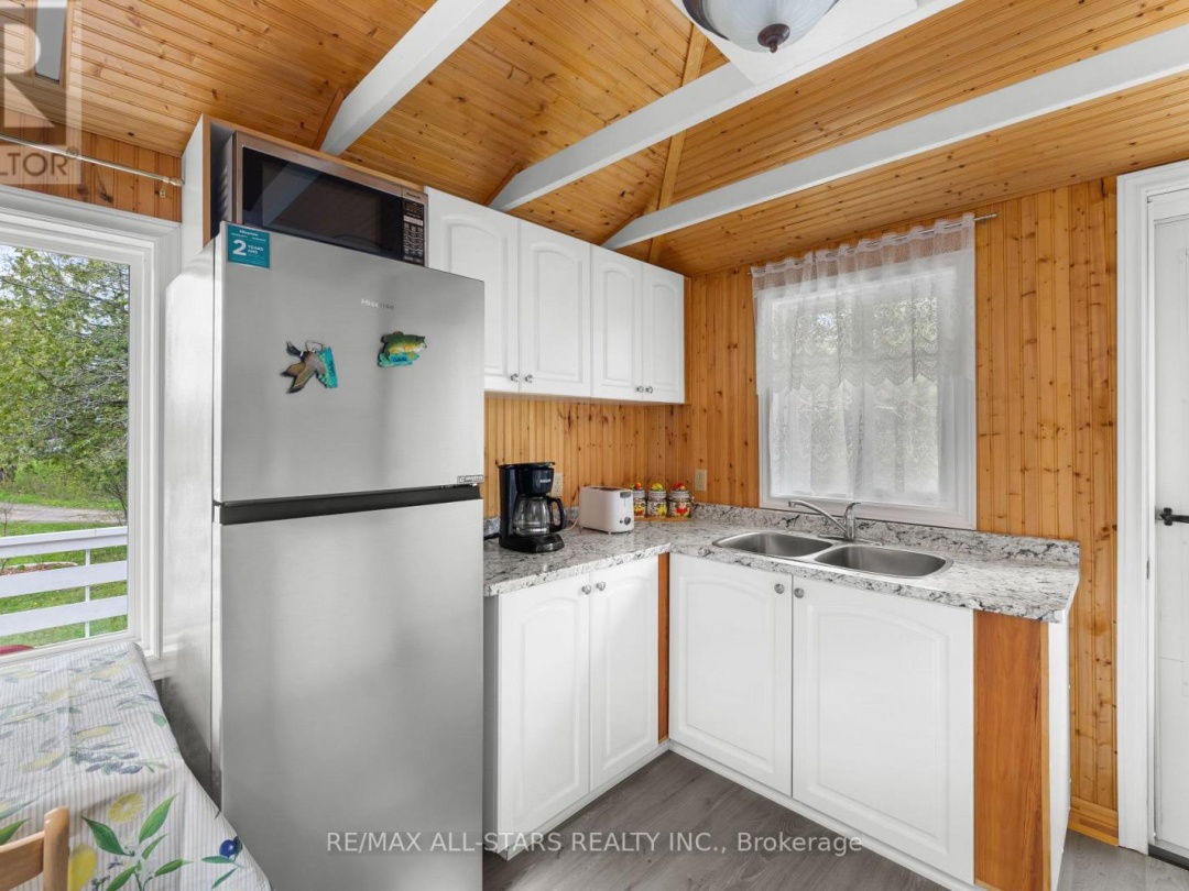 3 REGATTA STREET, Sturgeon Lake