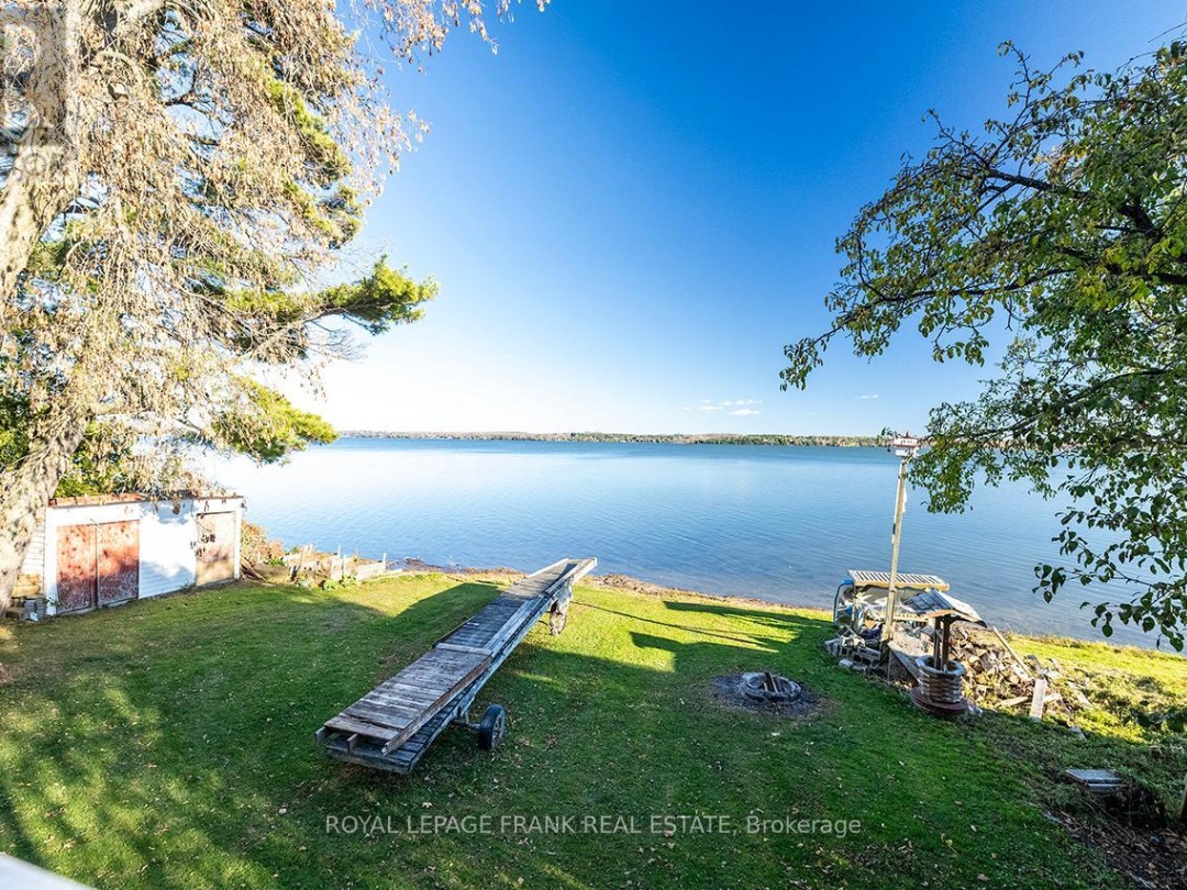 121 Ball Point Road, Scugog Lake