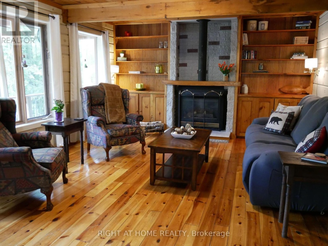 1130 TOWERING OAKS TRAIL W, 