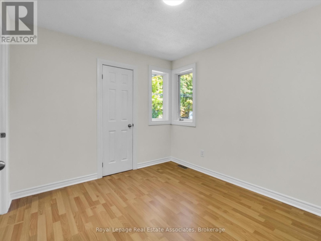 16 - 1581 HIDDEN VALLEY ROAD, 