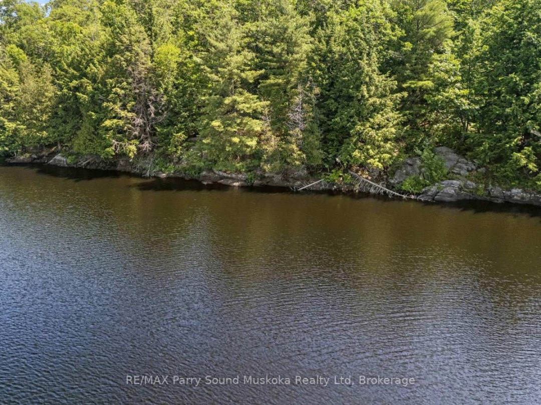 38 FUN COTTAGE LANE, Bell Lake