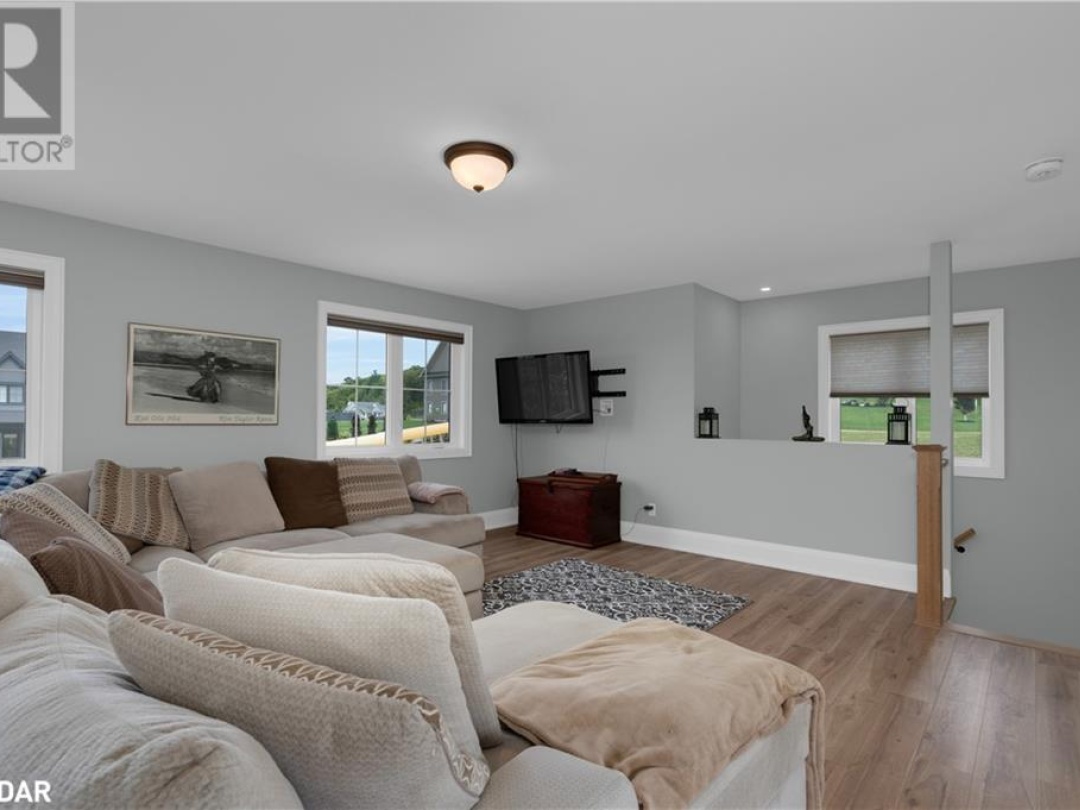 28 THOROUGHBRED Drive, Oro-Medonte