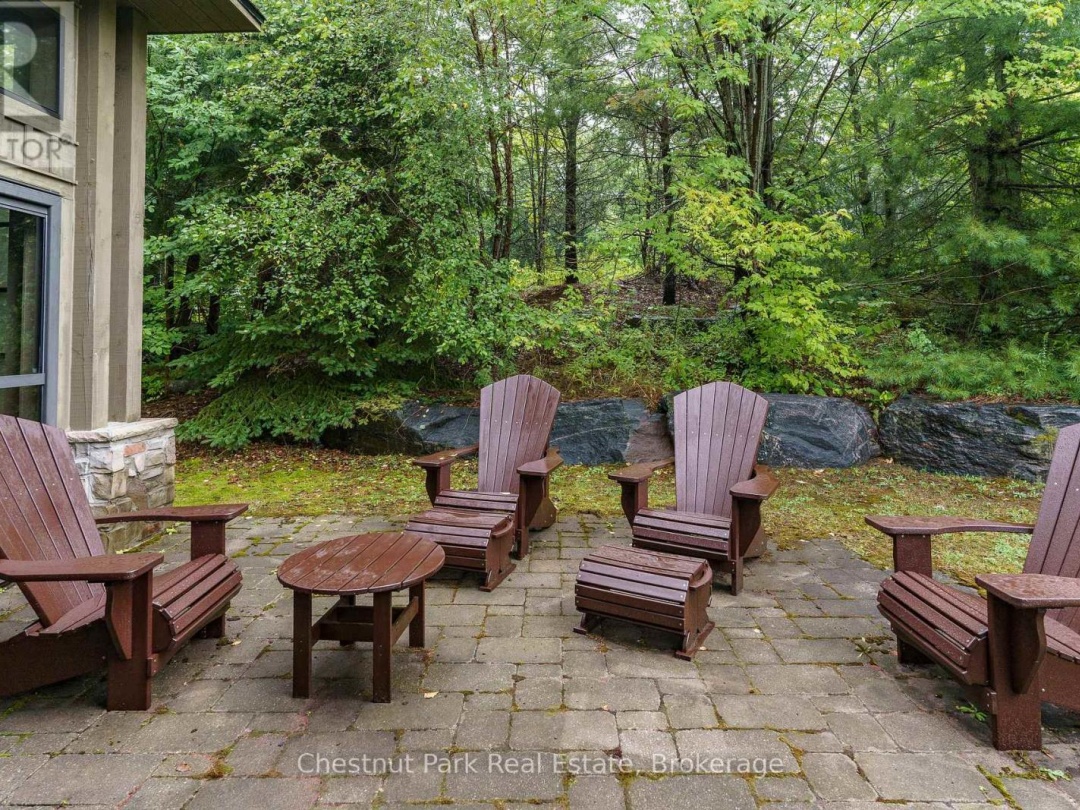 501 GLEN ABBEY WAY E, 