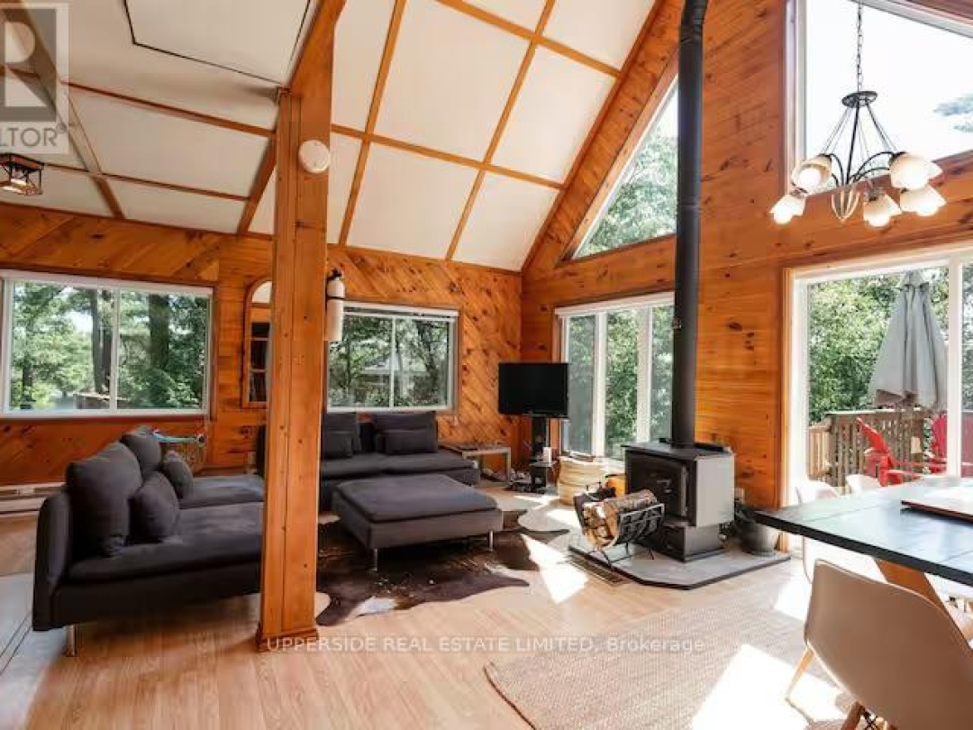 1040 OAK ROAD, Kahshe Lake