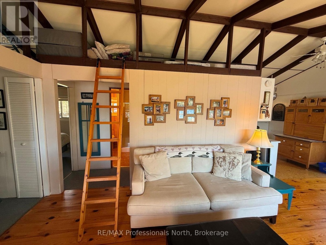 1080 HEART'S CONTENT DRIVE, Salerno Lake