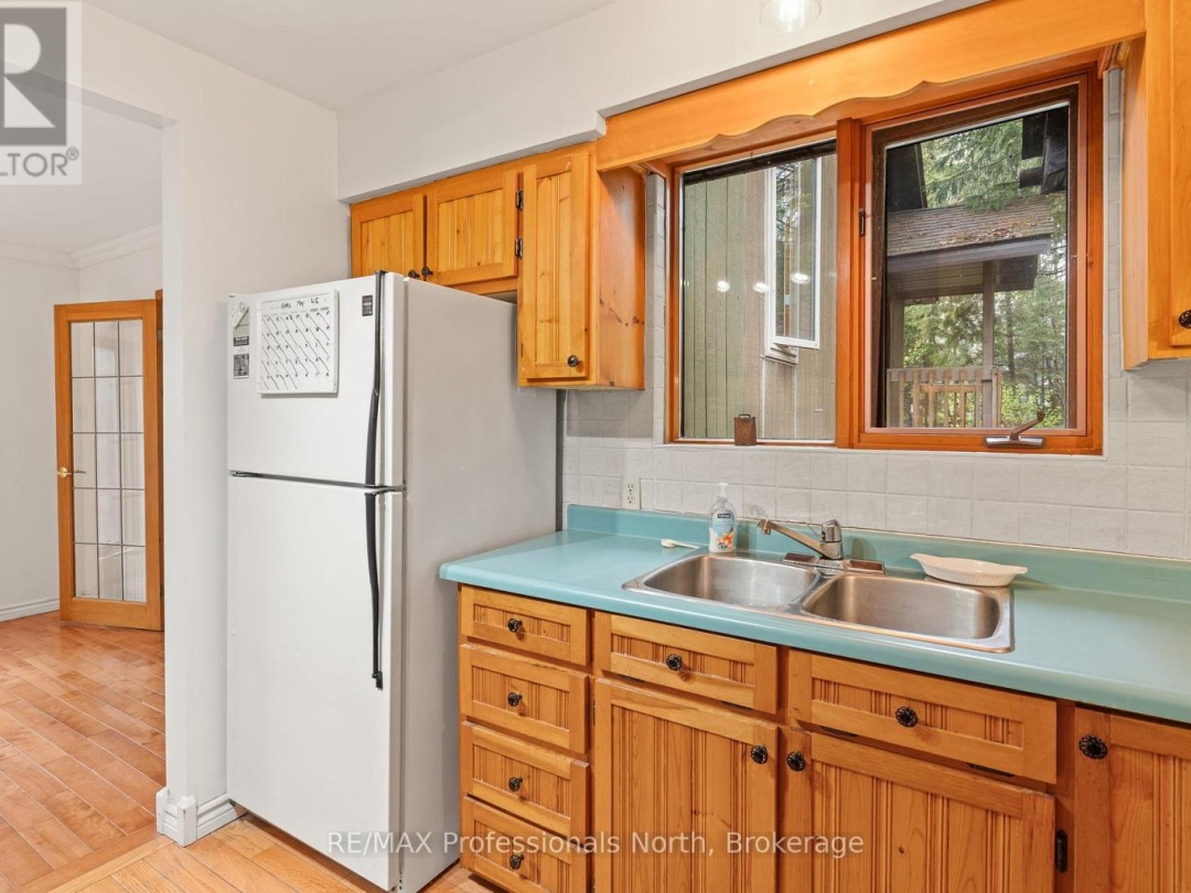 6213 KENNISIS LAKE ROAD, Kennisis Lake