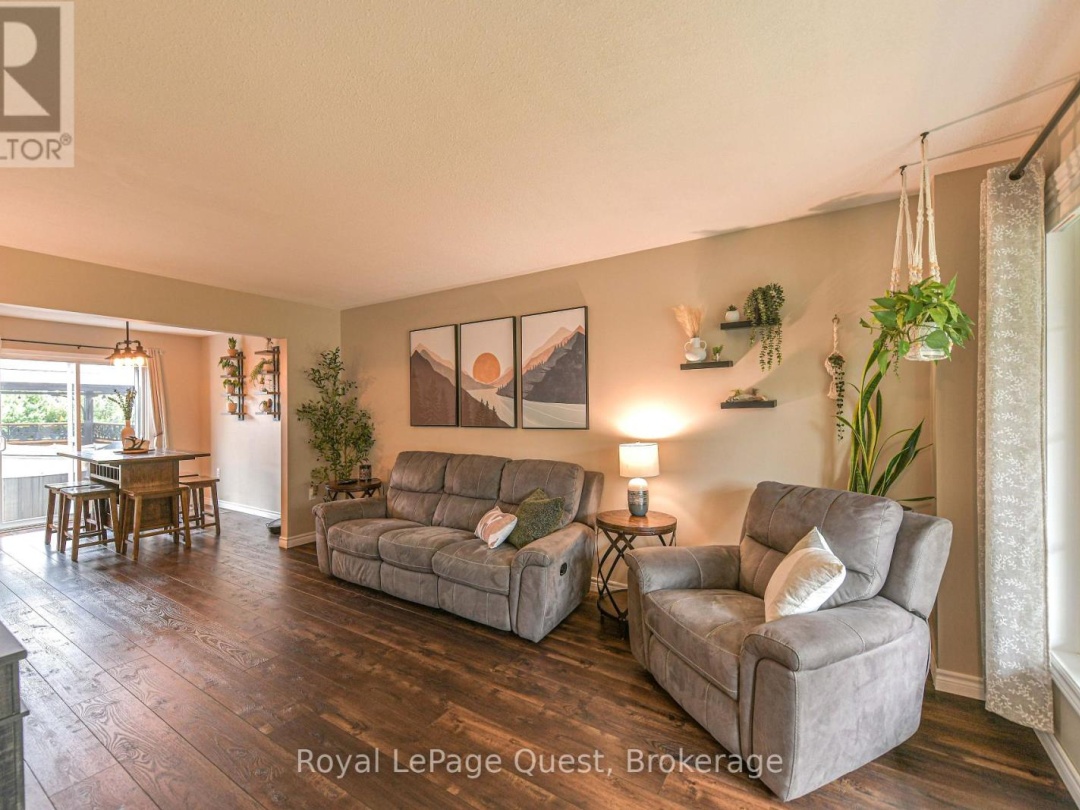 46 COURTNEY CRESCENT, 