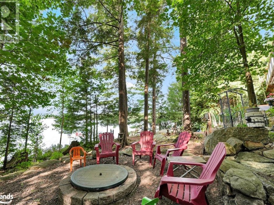 5543 Kennisis Lake Road, Kennisis Lake