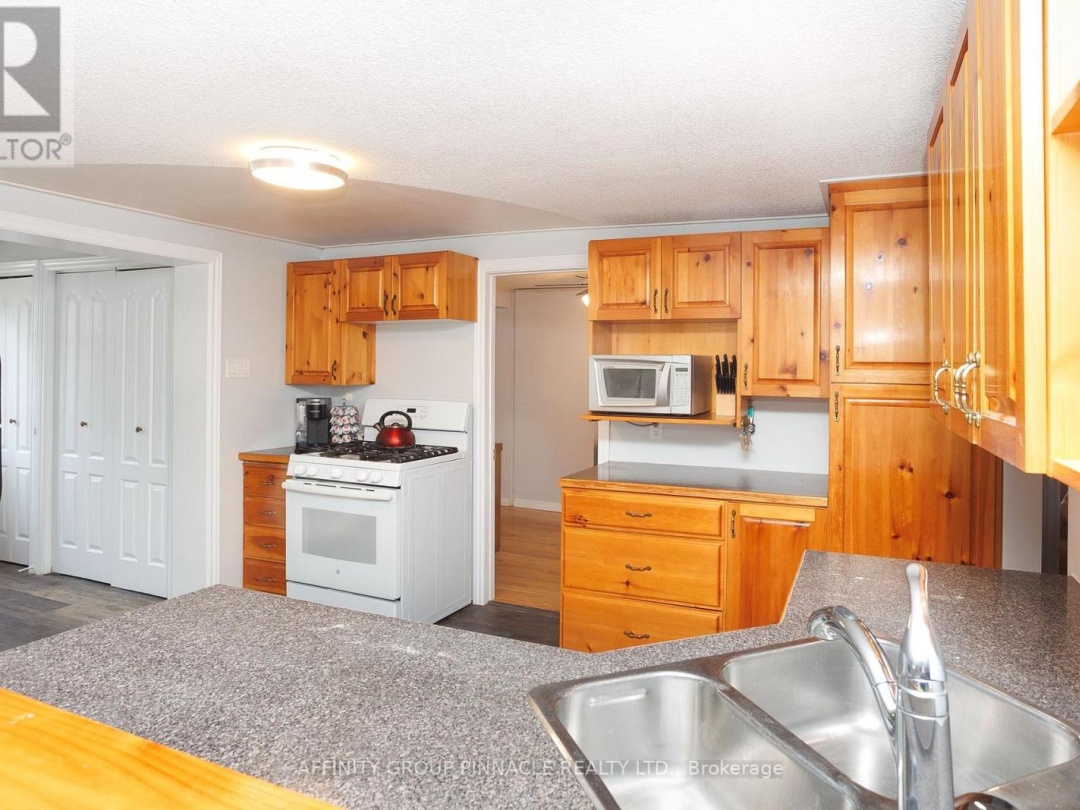106 COLDSTREAM ROAD, Rosedale Lake