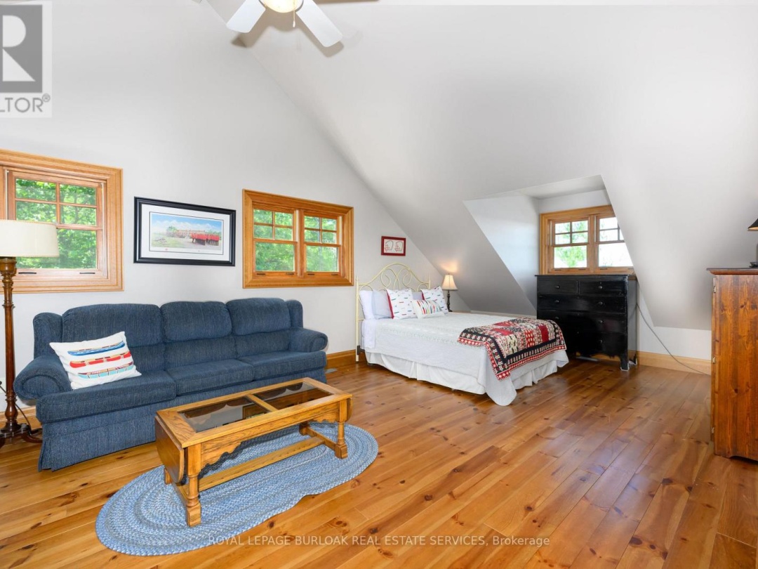 990 HASKETT'S DRIVE, Six Mile Lake