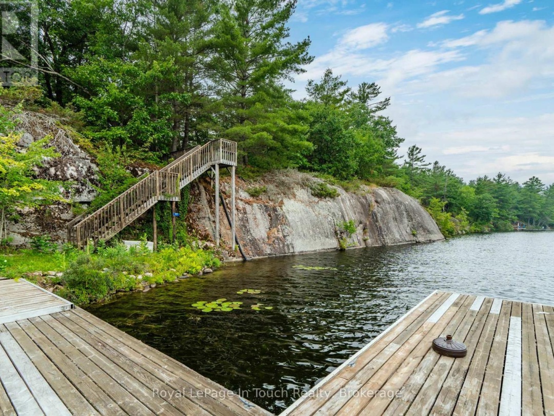 390 ISLAND 360 ISLAND, Six Mile Lake