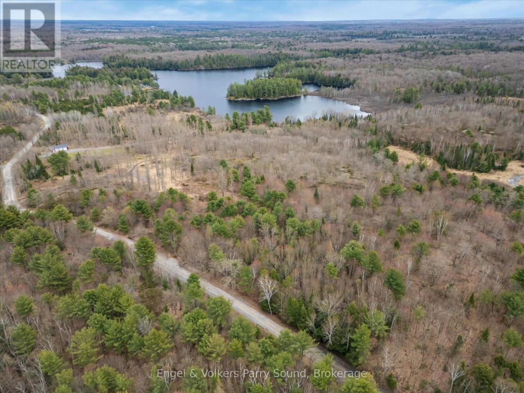 185 LOCH ERNE ROAD, Vowel Lake