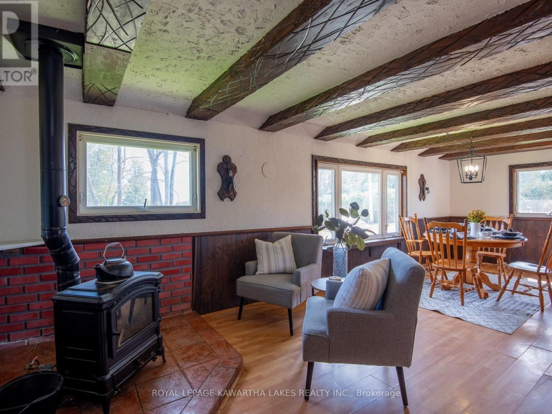 85 THOMAS DRIVE, Sturgeon Lake