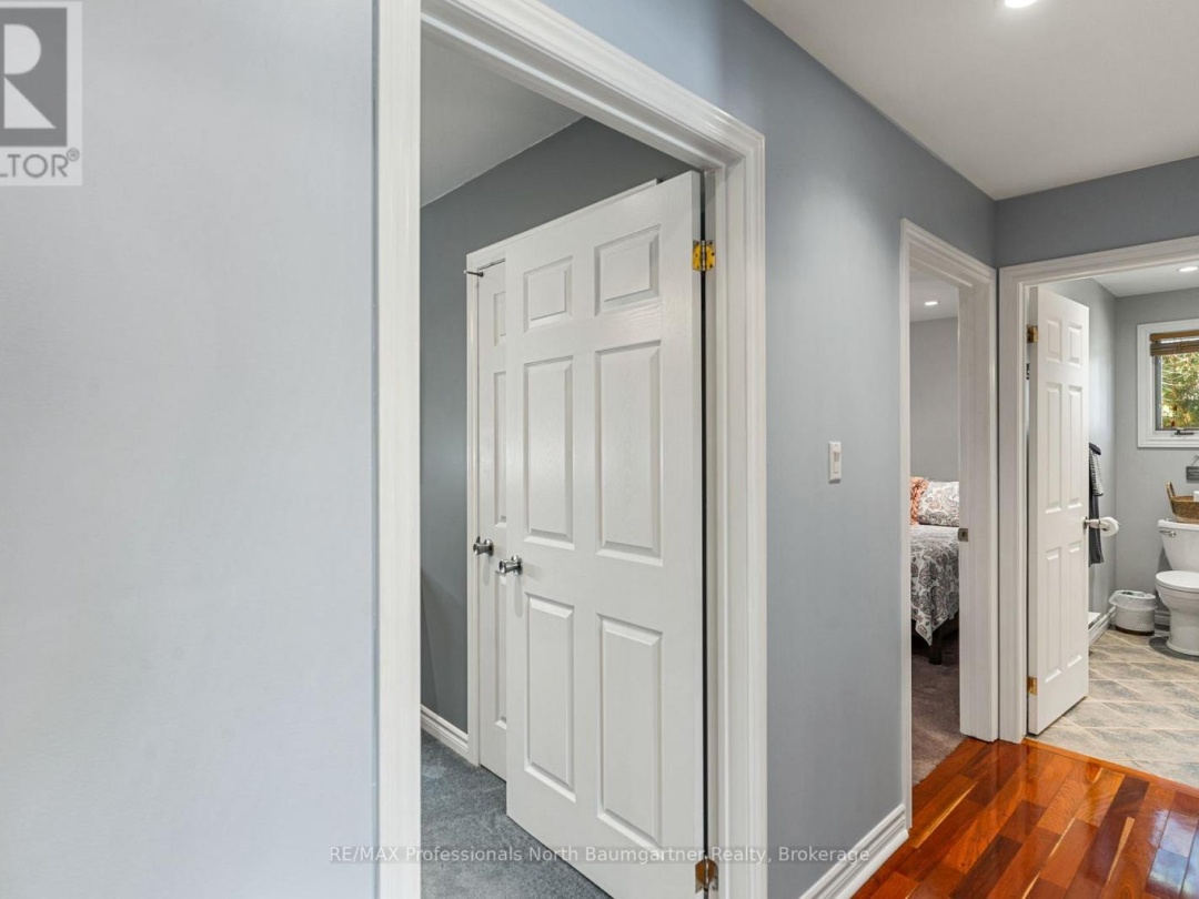 1086 CAMERON LANE, 