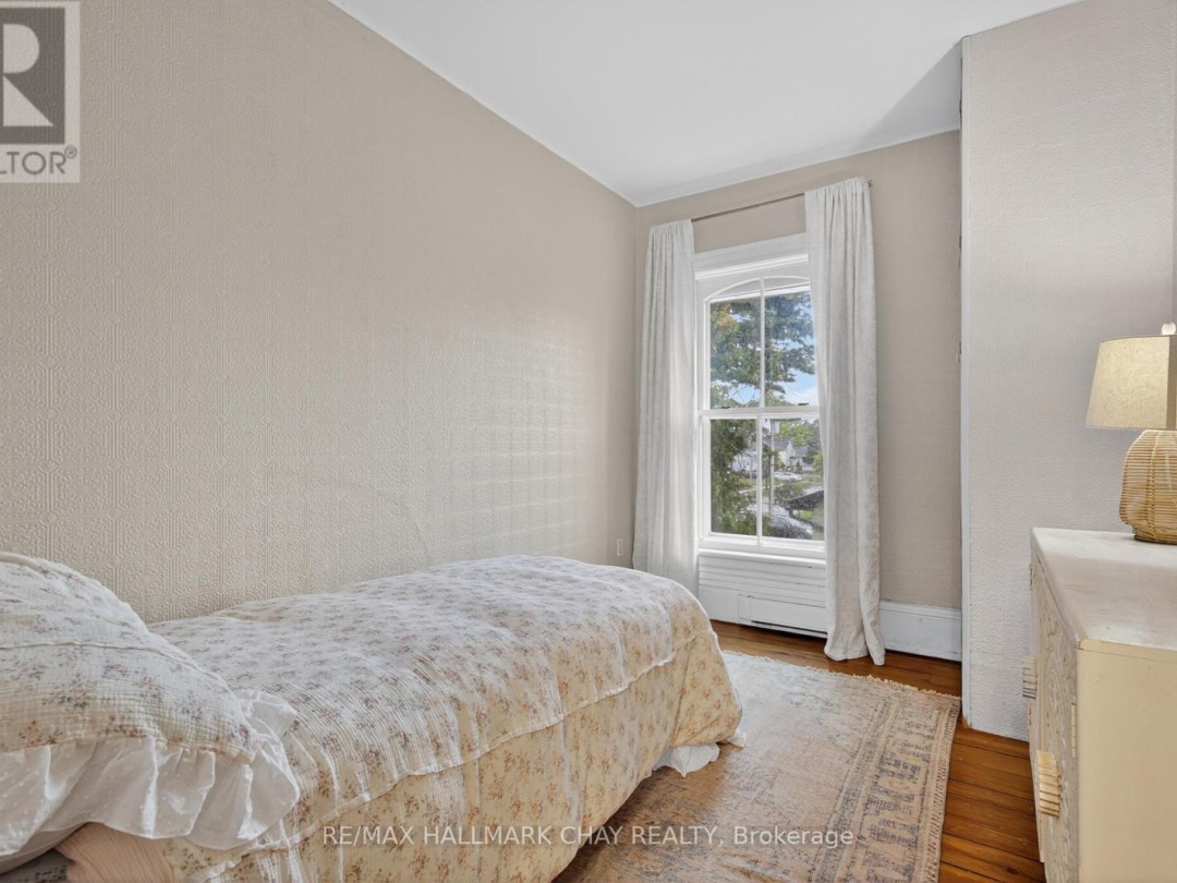 400 PETER STREET N, 