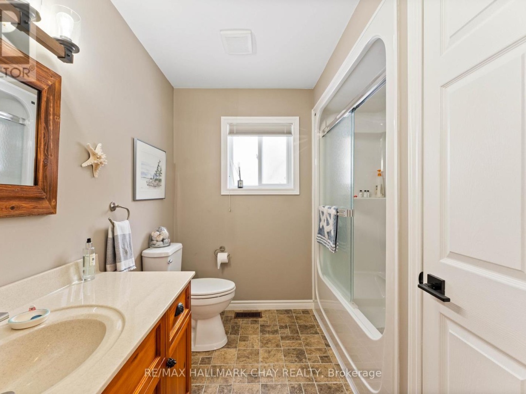 137 PICKEREL POINT ROAD, Gloucester Pool