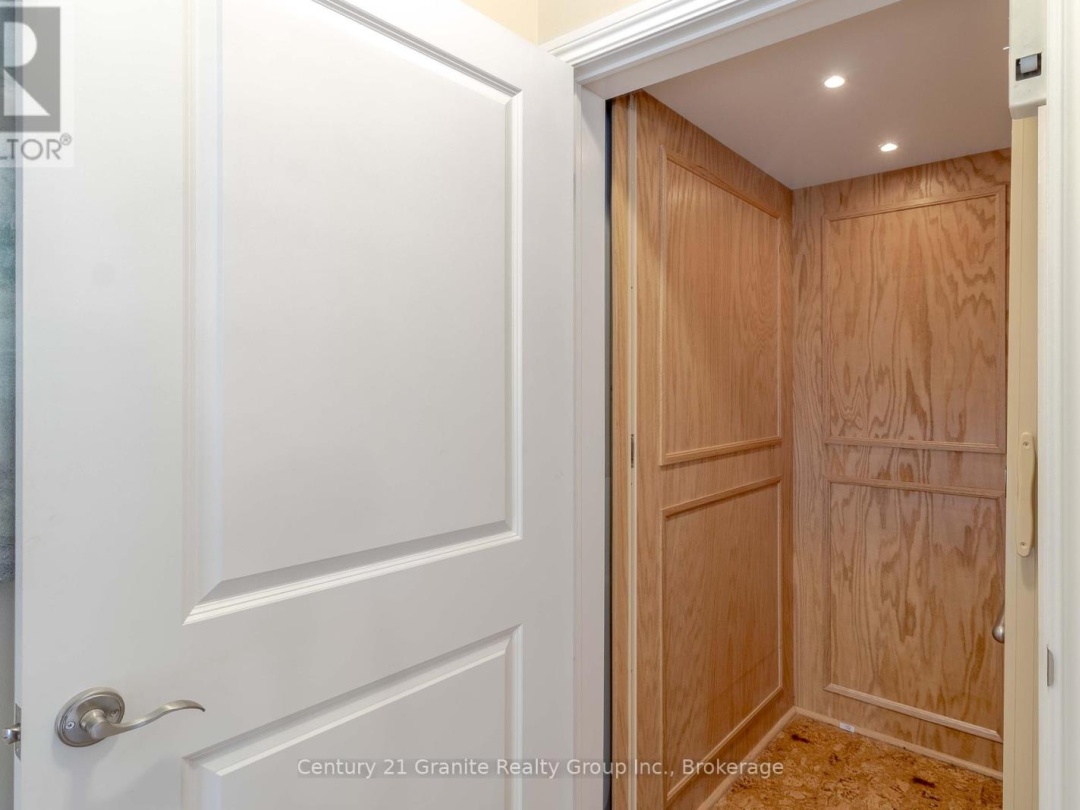 44 WEBB CIRCLE, 