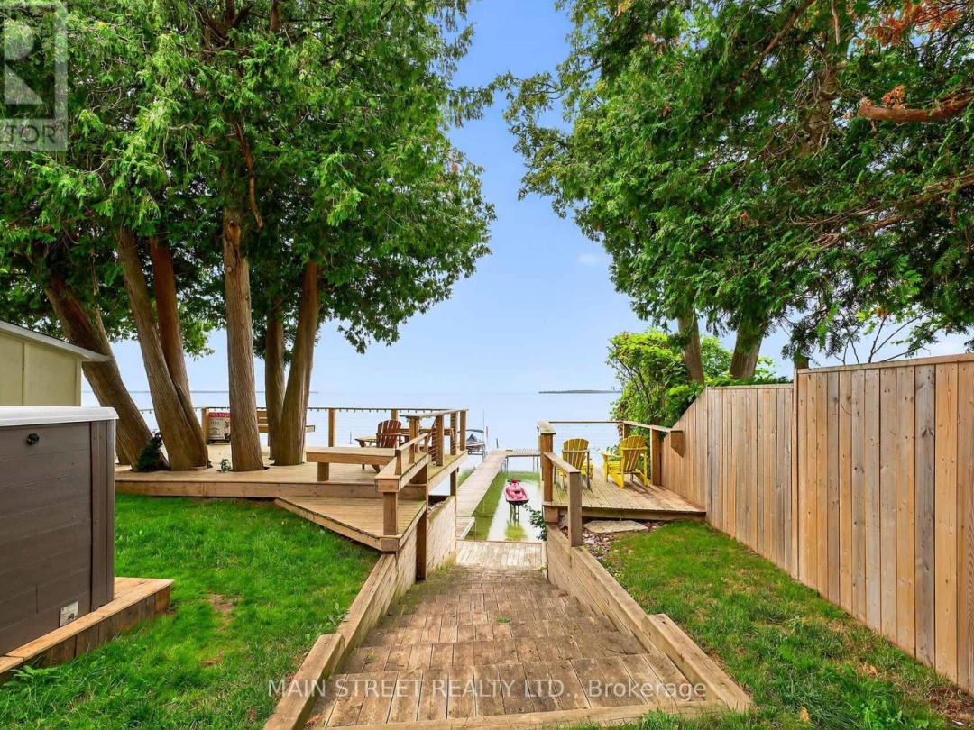 142 CEDAR BEACH ROAD, Lake Simcoe
