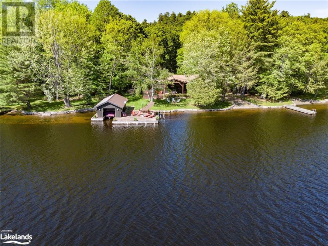 1045 Maplewood Road E, Muskoka River