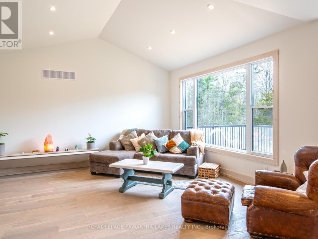 104 MOON LINE ROAD N, 