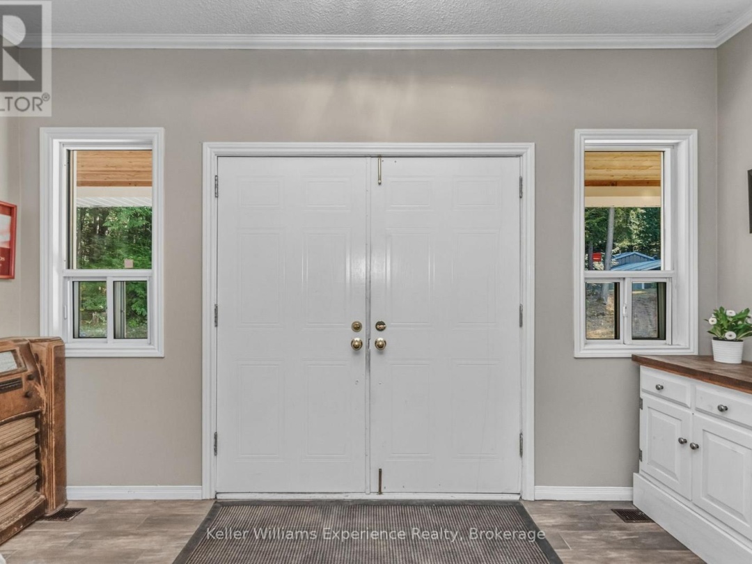 19 HURON TRAIL, Six Mile Lake
