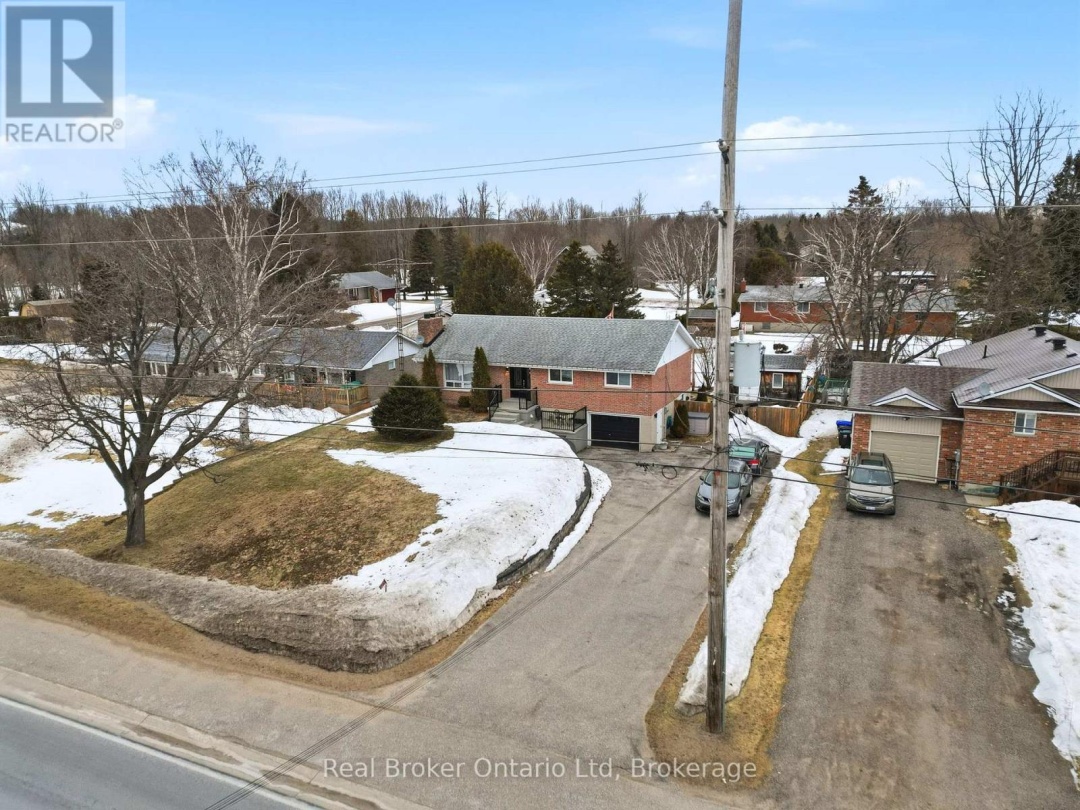 8271 93 HIGHWAY, Tiny (Wyebridge)