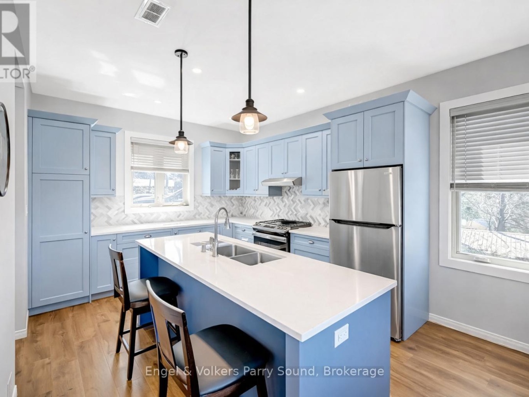 29 QUEEN STREET, Parry Sound