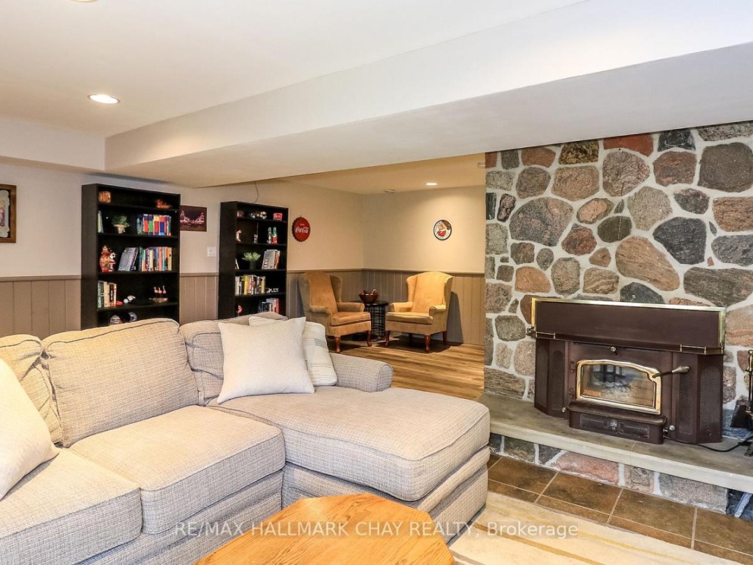 4062 WAINMAN LINE, Severn (Bass Lake)