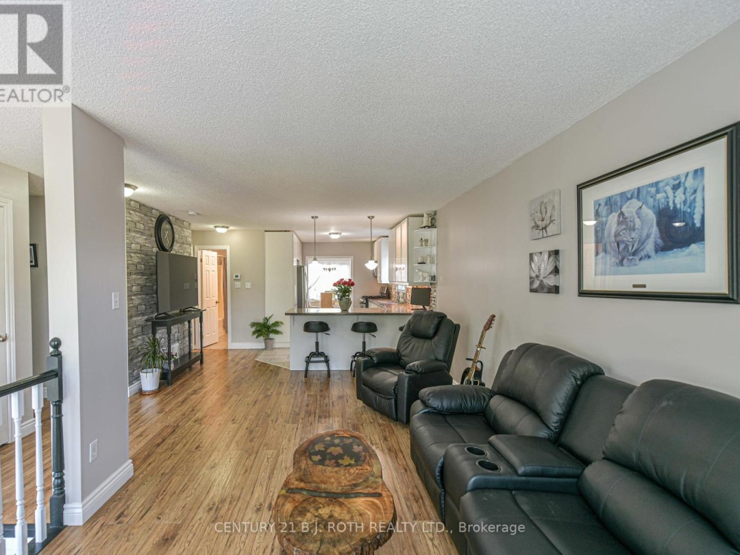 7576 CRONK SIDE ROAD, 