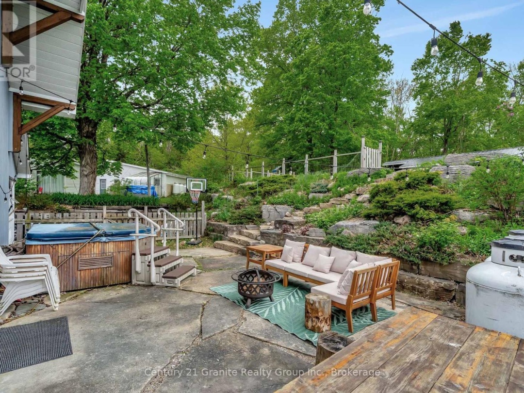 8 BEND STREET, Kawartha Lakes (Kinmount)