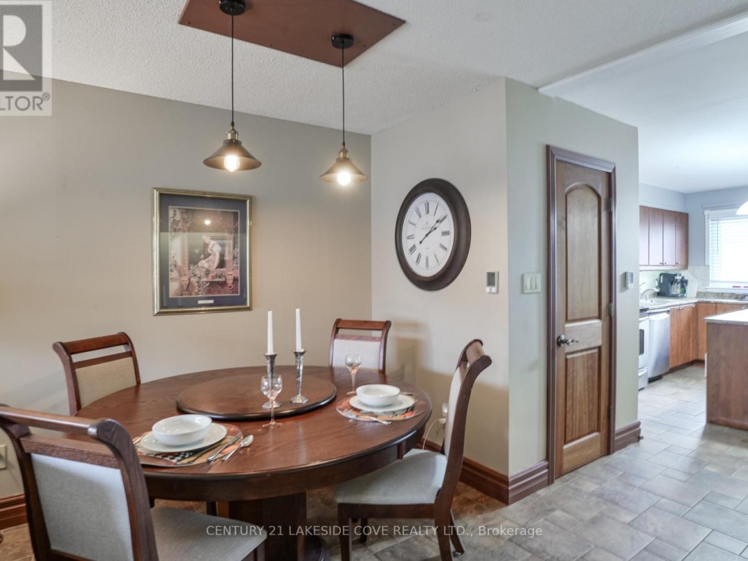 UNIT 29 - 1 PARADISE BOULEVARD, Lake Simcoe