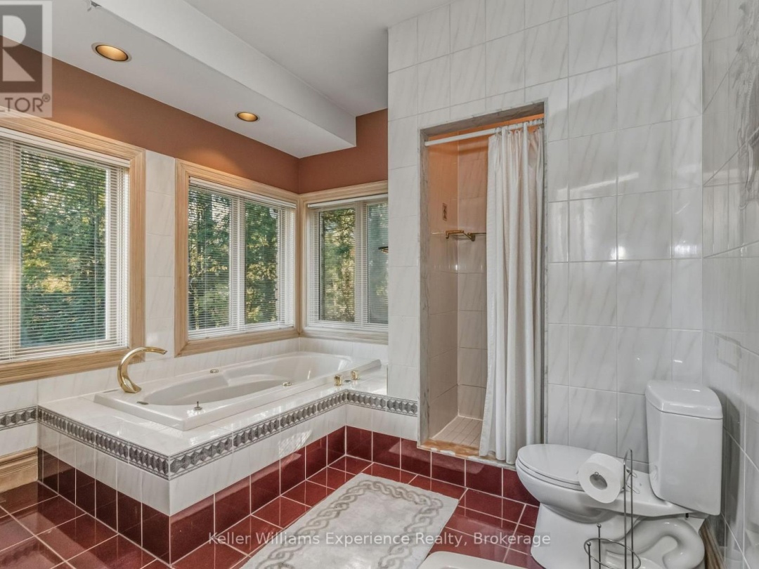 804 KINGS FARM ROAD, Gloucester Pool