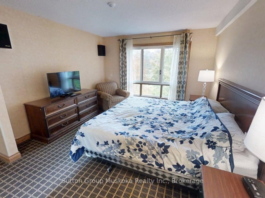 27-202 GOLFVIEW - DEERHURST DRIVE, Peninsula Lake