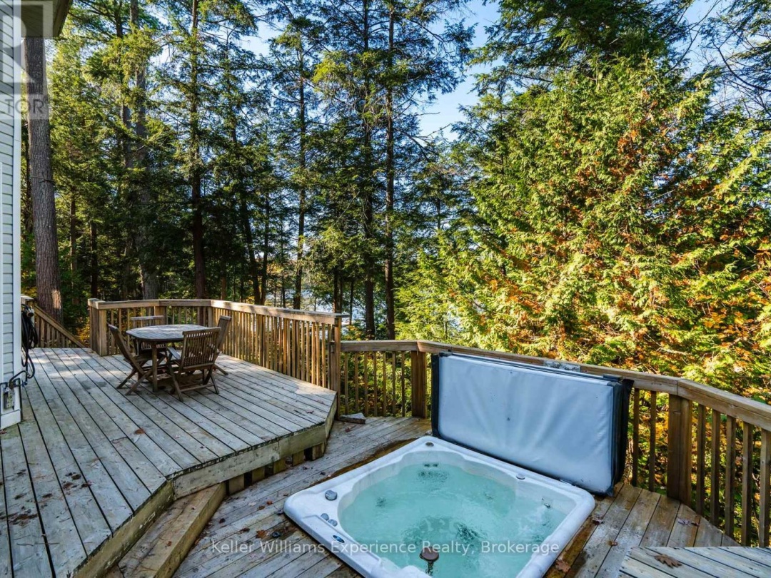 19 HURON TRAIL, Six Mile Lake