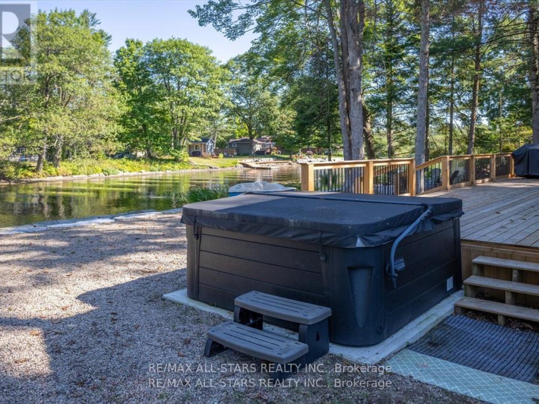 11 LITTLE BAY DRIVE, Gull River