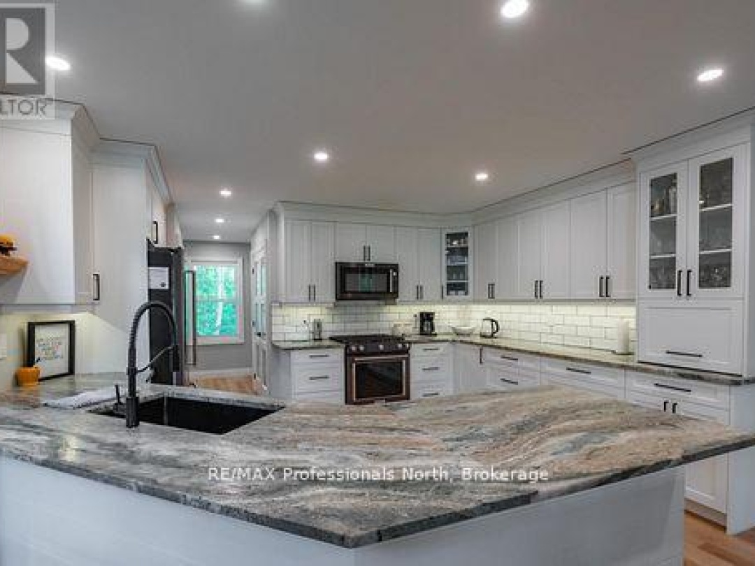 1677 HOSPITALITY ROAD, Minden Hills (Snowdon)