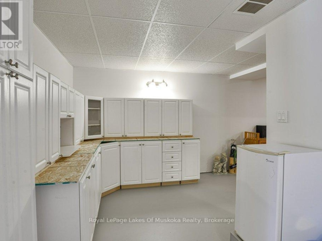 2411 HWY. 118 E. HIGHWAY, Bracebridge (Draper)