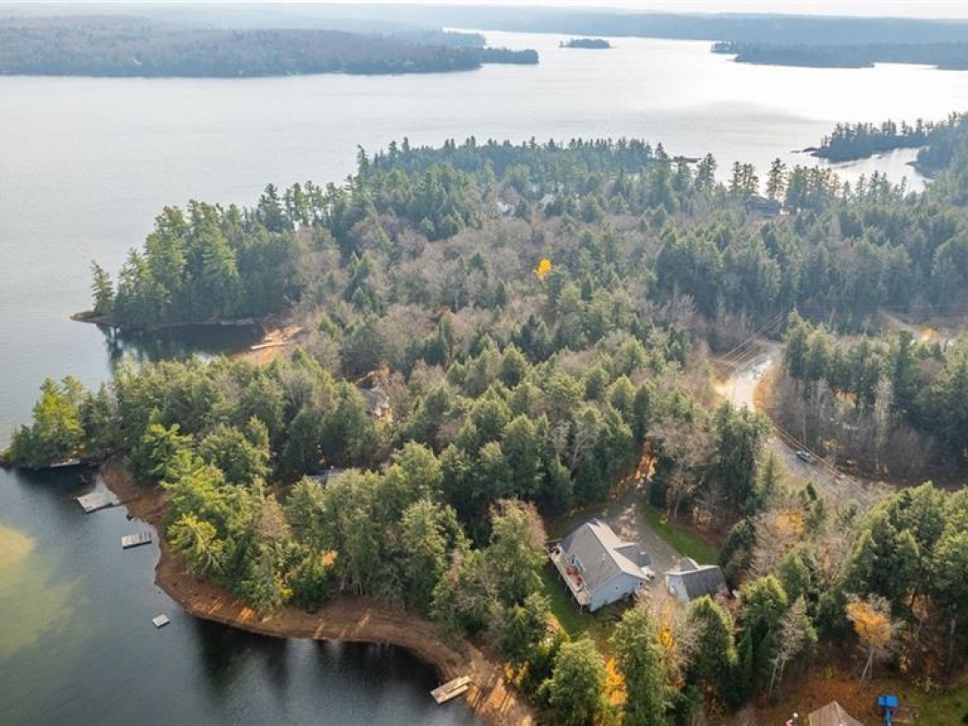 3526 West Shore Road, Kennisis Lake