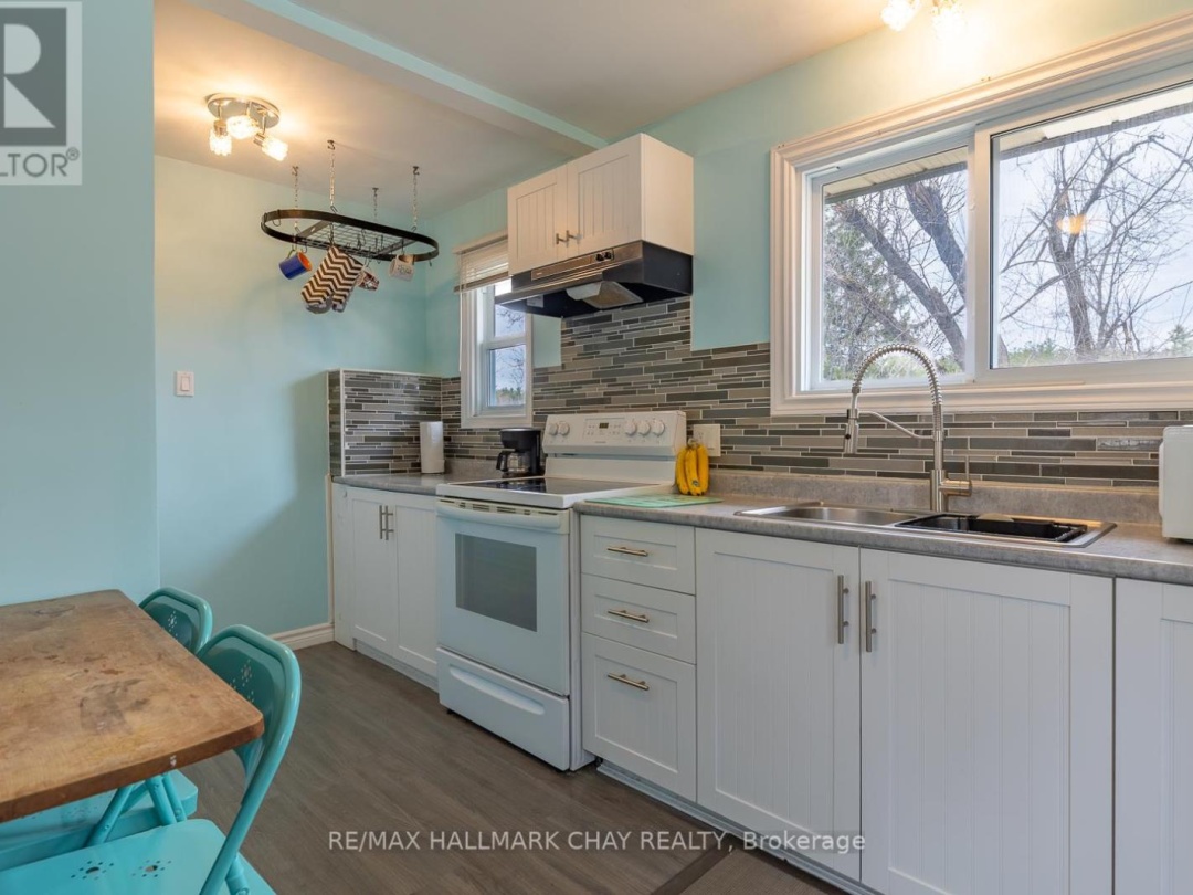 6 DICKSON STREET, Kawartha Lakes (Kinmount)