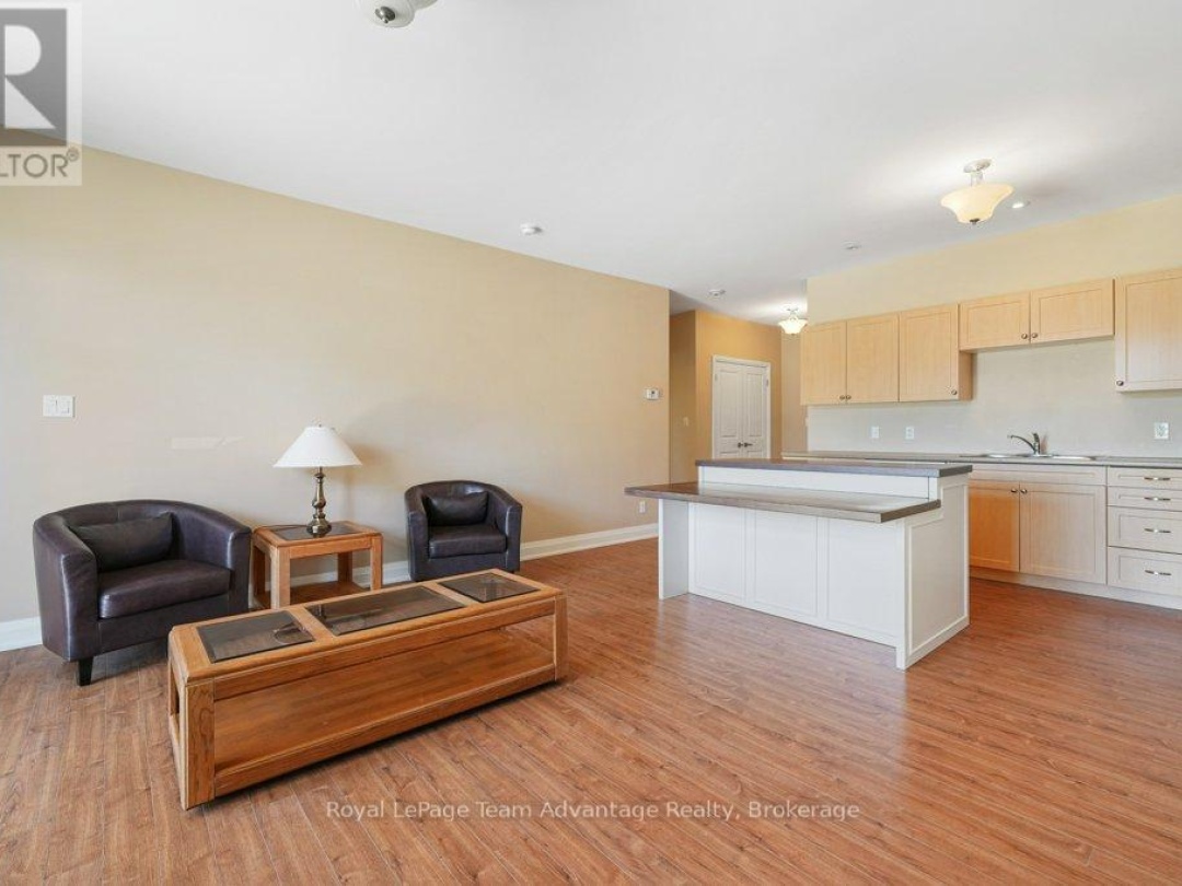 203 - 20A SILVER BIRCH COURT,