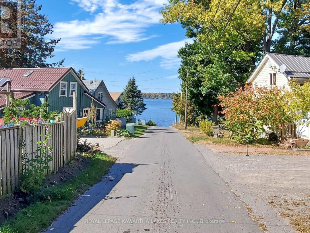 12 BIRCHCLIFF AVENUE, Sturgeon Lake