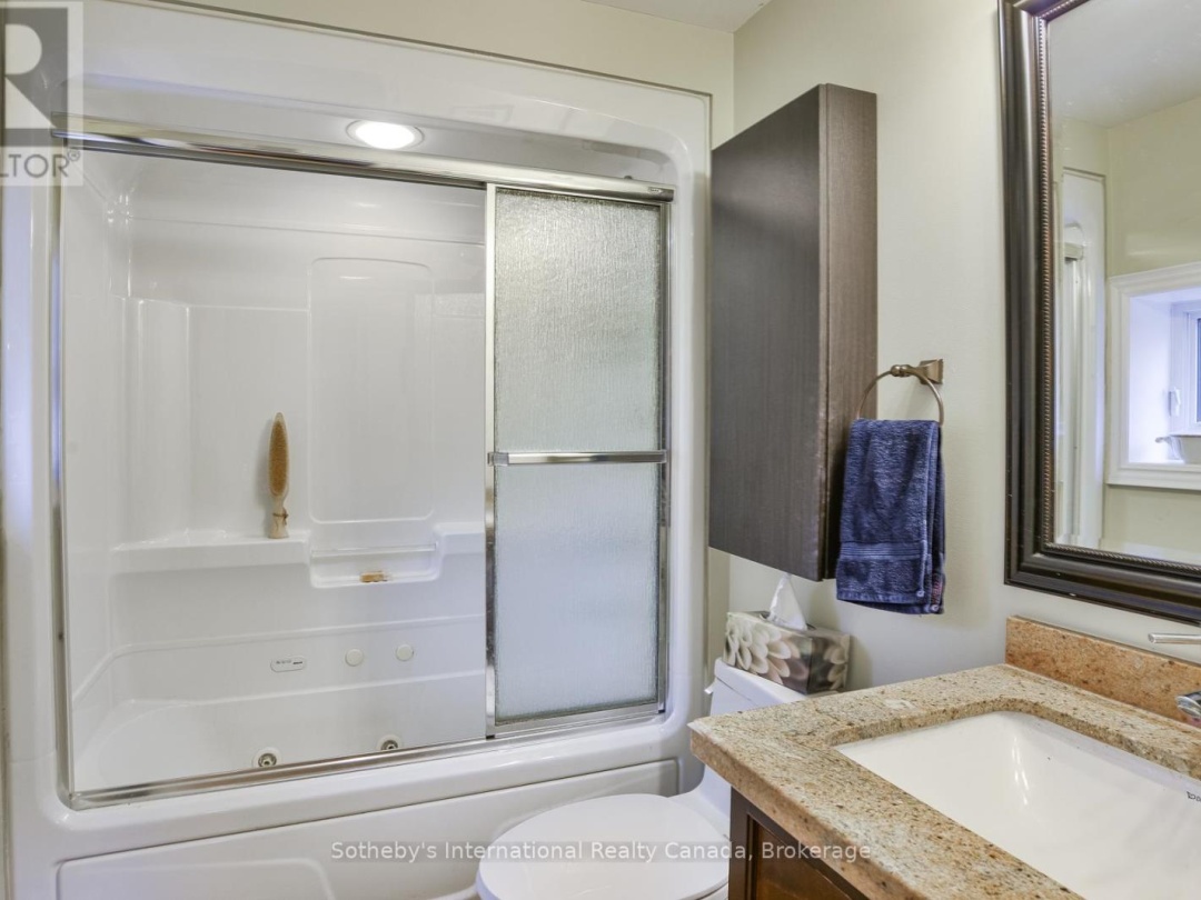 407 - 391 JAMES STREET W, 