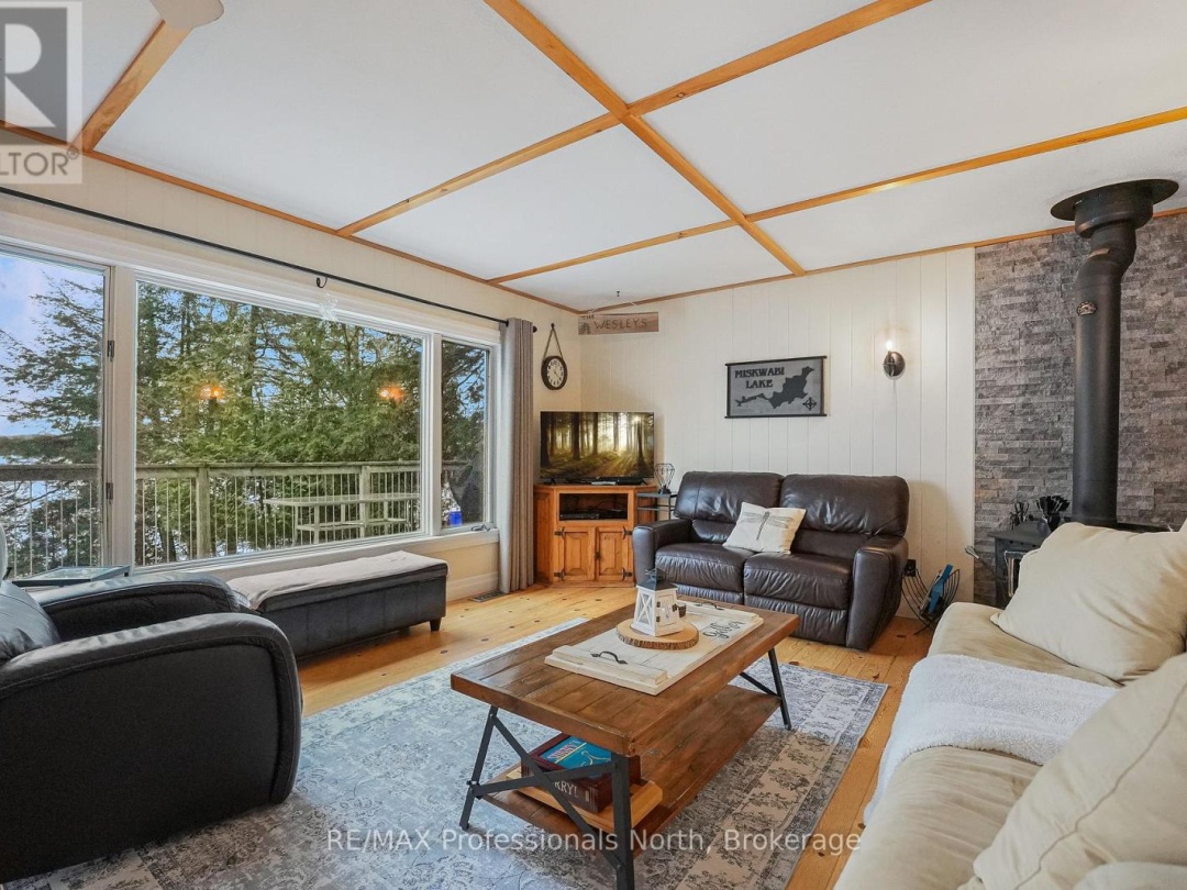 1110 MISKWABI LAKE ROAD, Miskwabi Lake
