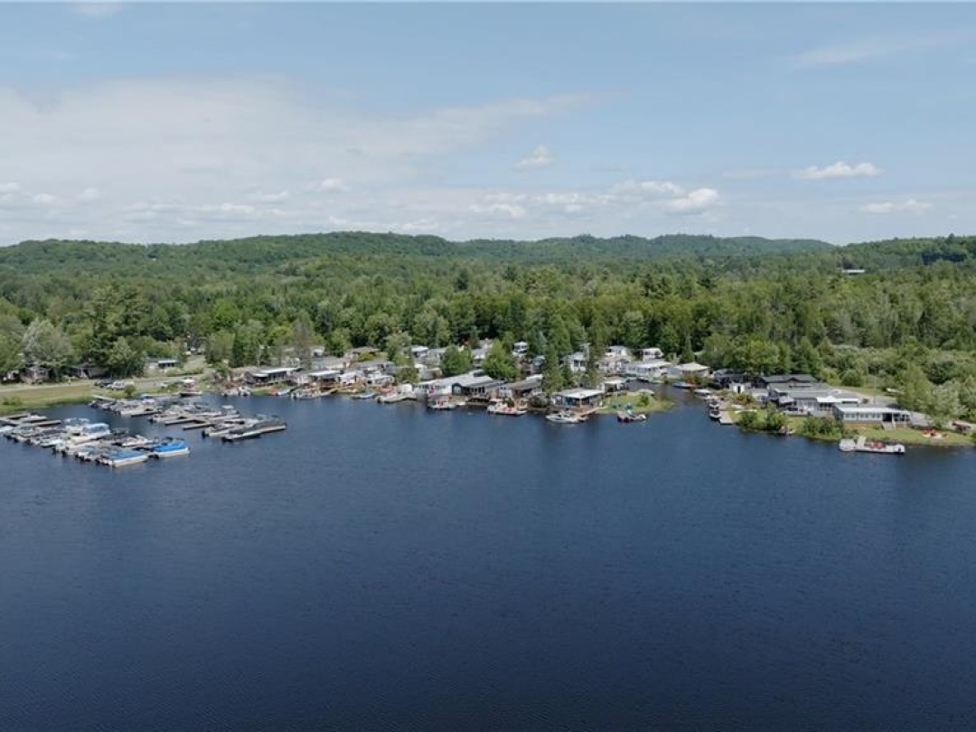 85 HUTCHINSON BEACH Road Unit# B56, Deer Lake