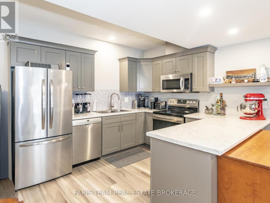 32 LEISURE COURT, 