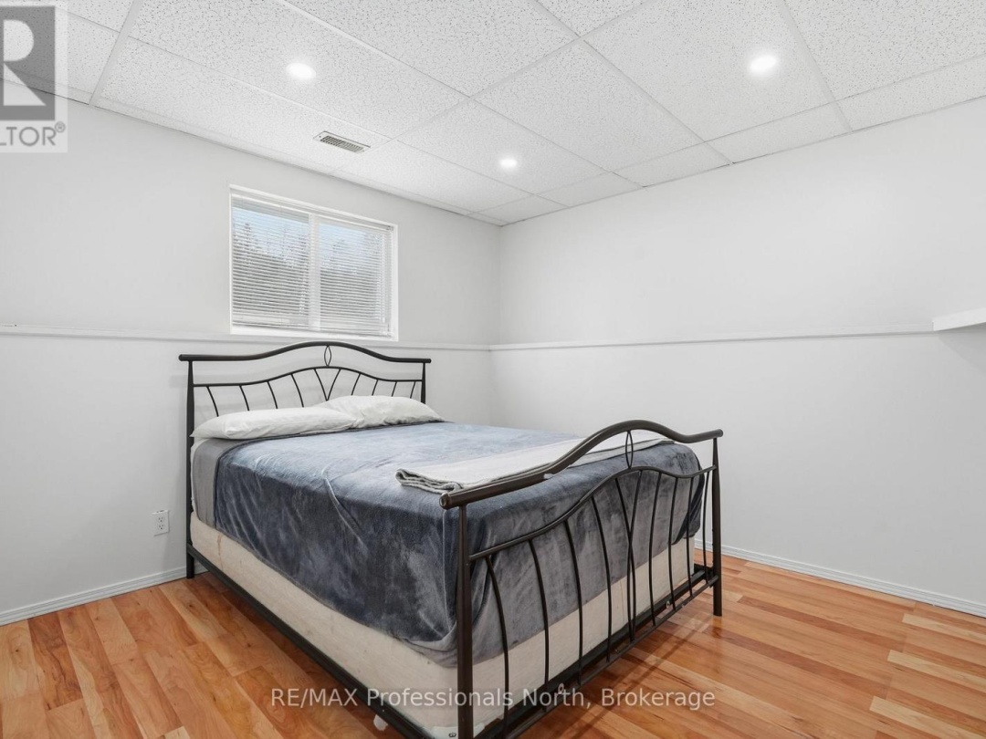 1036 POST ROAD, Bracebridge (Macaulay)