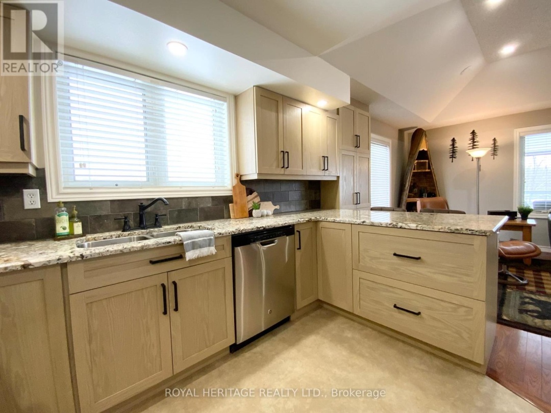 205 PIRATES GLEN DRIVE, Pigeon Lake