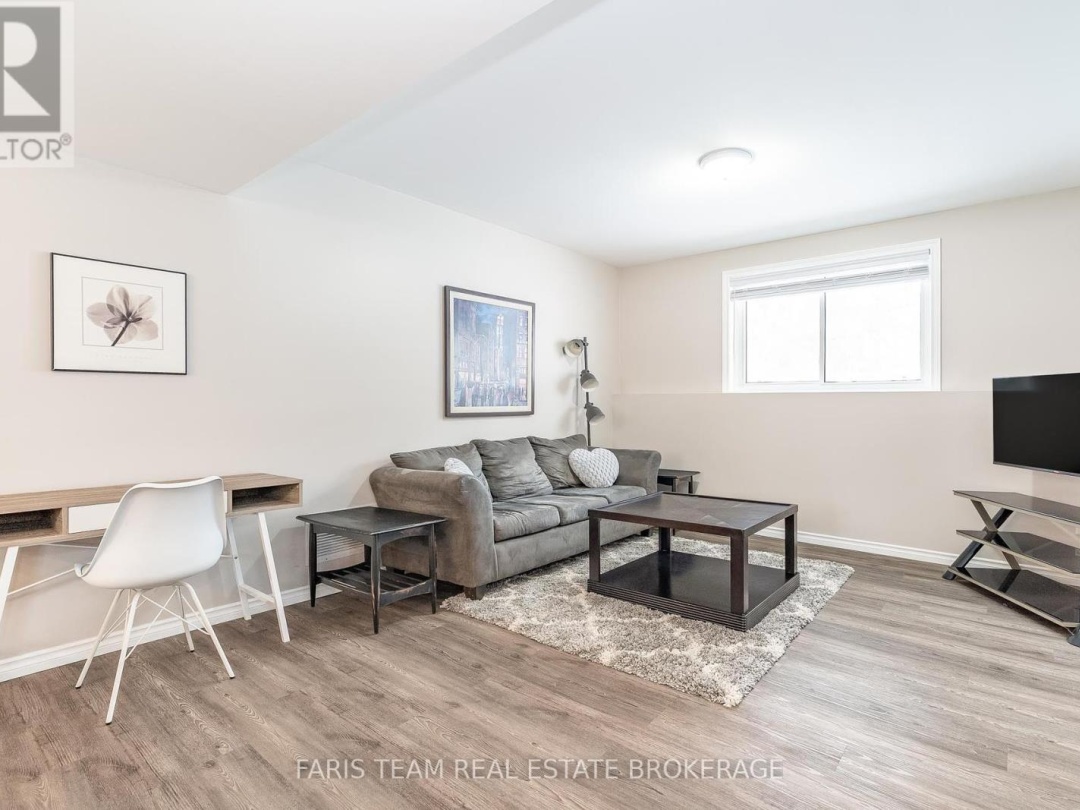 2082 CENTRE AVENUE, 