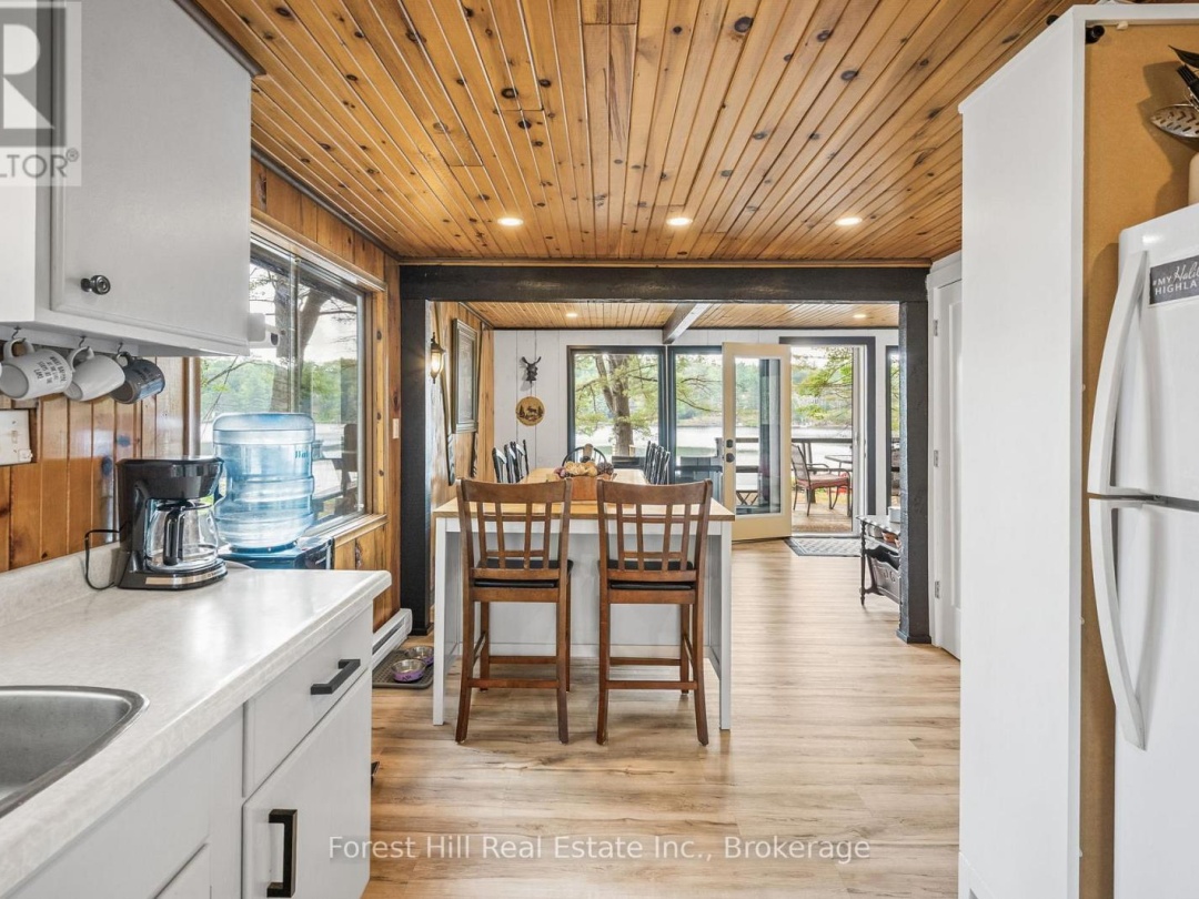 1099 BRACKEN TRAIL, Little Gull Lake
